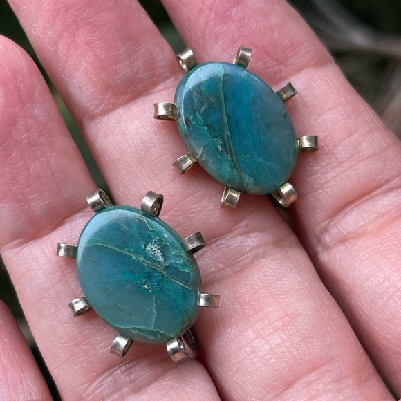 Vintage Jewelry - Chrysocolla in quartz gold tone clip on earrings